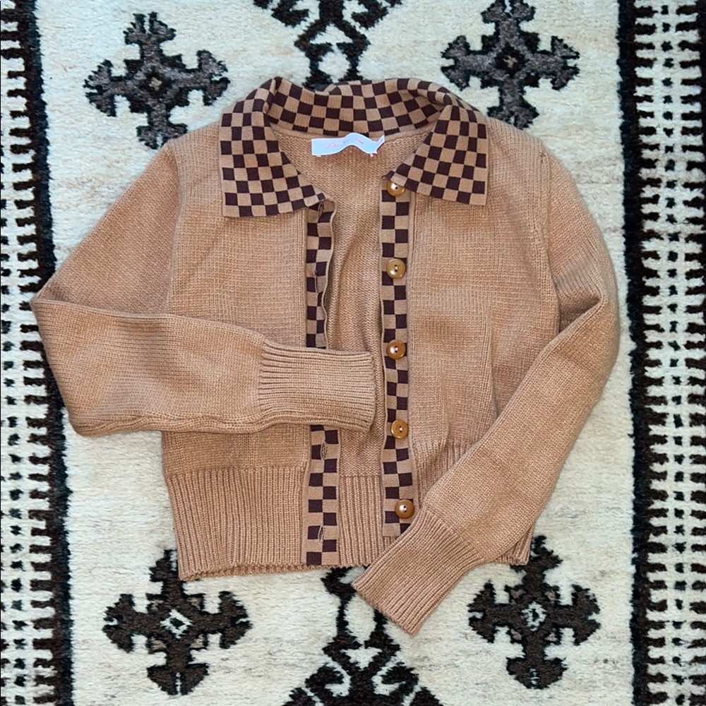 Lisa Says Gah tan and brown checkered cardigan